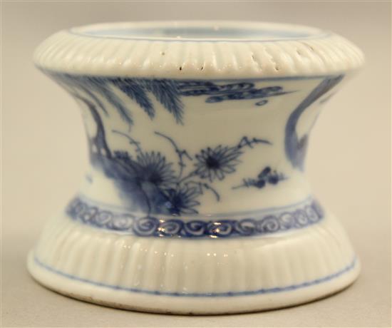 A Chinese export blue and white trencher salt cellar, Qianlong, 6cm